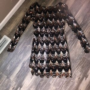 FOREVER 21 Black & gold sequin long sleeve dress.